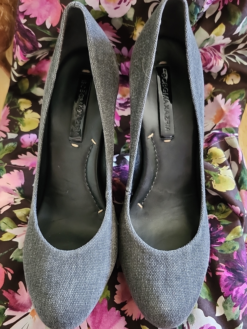 BCBGMaxAzria Gray Fabric Round-Toe Pumps